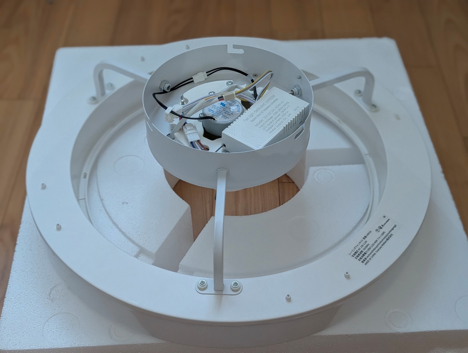 本体裏側のフレーム構造