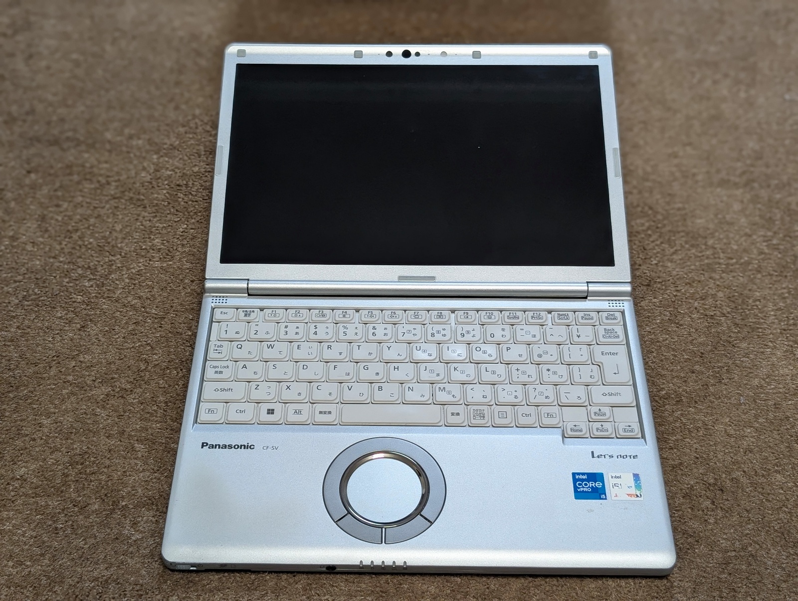 液晶画面とパームレスト